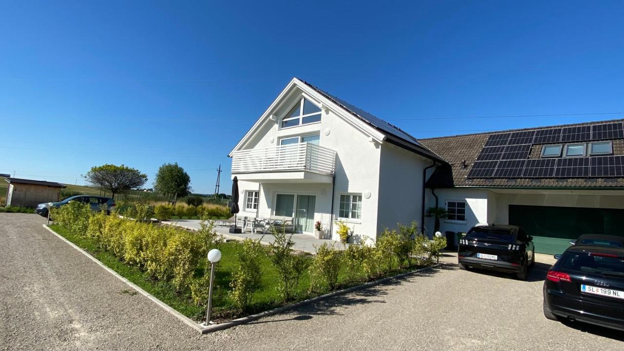 Ferienwohnung Mit Garten Strasswalchen Eksteriør billede